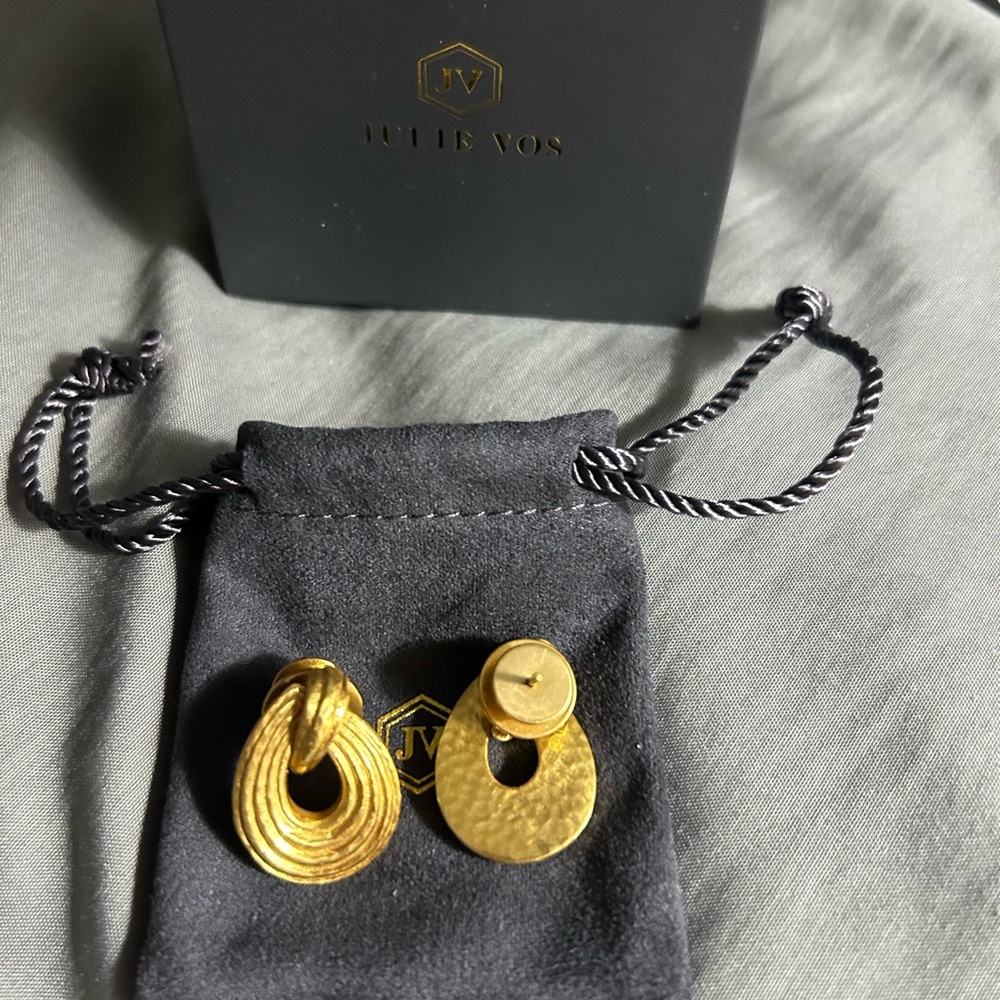 Julie Vos Gold Earrings, Pierced. - Picture 2 of 2
